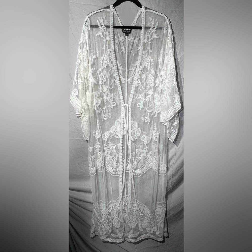 DAVI & DANI Sheer White Lace Robe